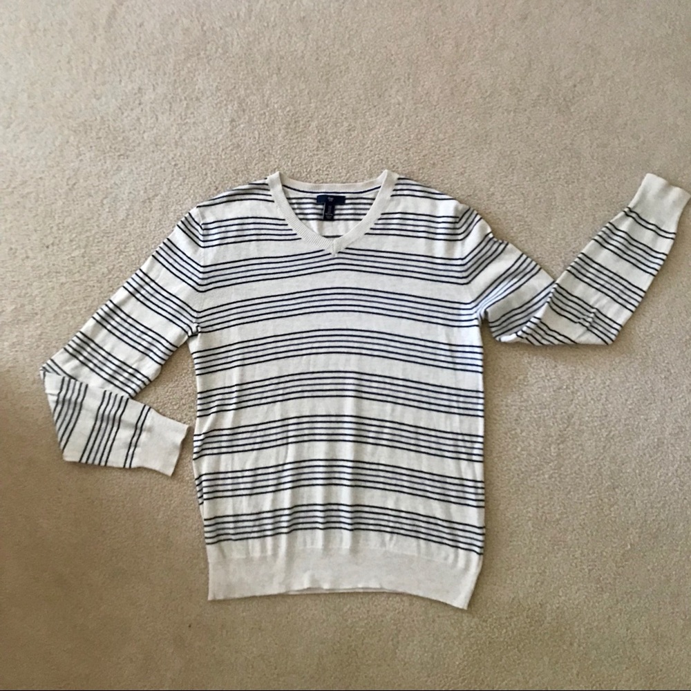 GAP v-neck striped sweater Like NEW